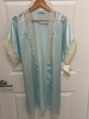 vintage Val Mode Lingerie robe baby blue cream trim